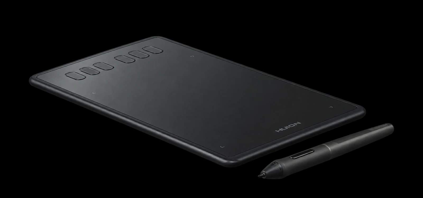Huion H640P tablet and pen on a desk beside a laptop
